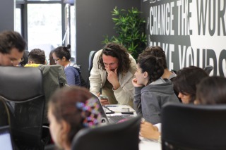 ���ܥ��Insight Academy�Υ����ѥ����ͻ�